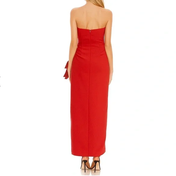 NWT 2 Badgley Mischka Women's Red Gala Gown Sleeveless Holiday Christmas Dress NWT 2 Badgley Mischka Women's Red Gala Gown Sleeveless Holiday Christmas Dress